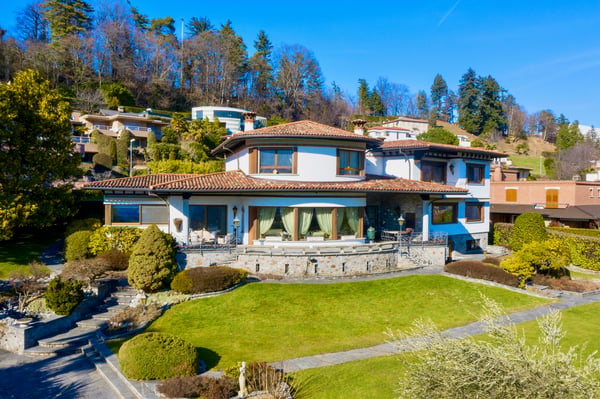 Villa di Lusso a Lugano in Vendita - Vista Lago, Giardino e Piscina 4