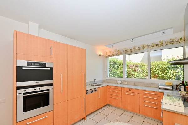 Elegante Villa con Splendida Piscina in affitto a Breganzona 11