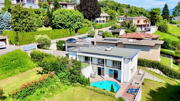 Elegante Villa con Splendida Piscina in affitto a Breganzona 2