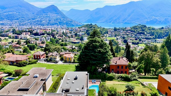 Elegante Villa con Splendida Piscina in affitto a Breganzona 4