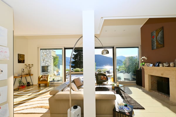 Elegante Attico Duplex con Vista Spettacolare sul Lago di Lugano 2