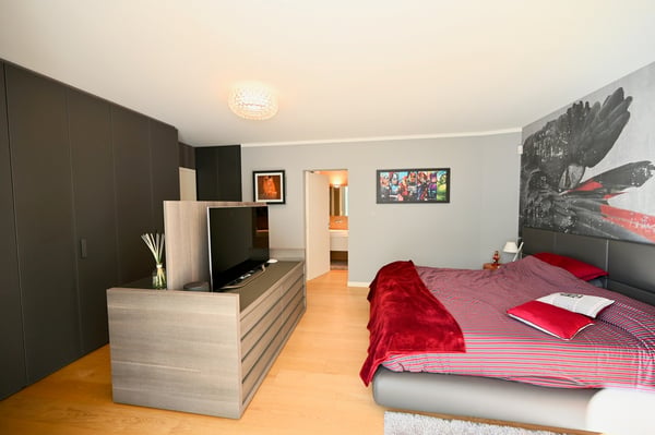 Esclusiva Villa di Lusso con Piscina Coperta e Vista Lago 13