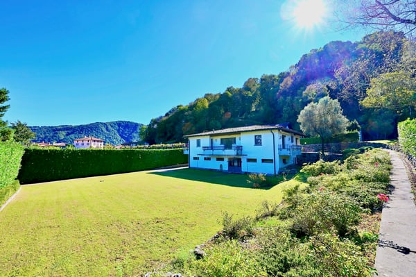 Villa con Giardino, Dependence e Ampio Potenziale Edificatorio 1