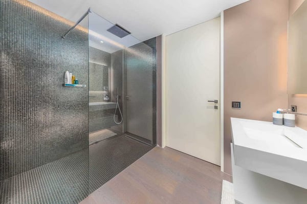 Esclusivo Appartamento di Lusso in Prima Linea sul Lago di Lugano 11