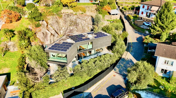 Architettura d'Autore e Comfort Totale: Prestigiosa Villa con Piscina 3