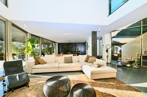 Architettura d'Autore e Comfort Totale: Prestigiosa Villa con Piscina 10