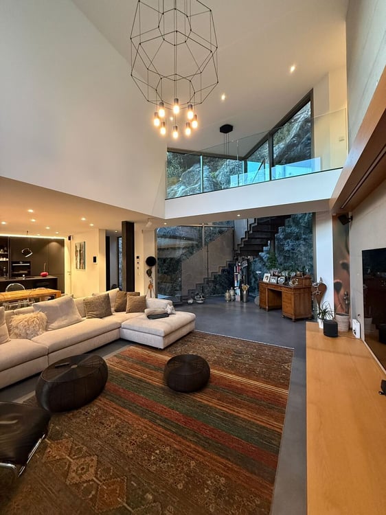 Architettura d'Autore e Comfort Totale: Prestigiosa Villa con Piscina 11