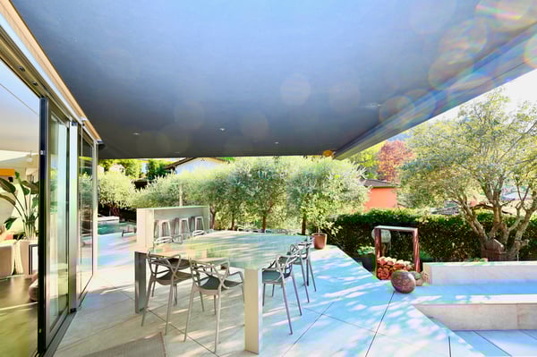 Architettura d'Autore e Comfort Totale: Prestigiosa Villa con Piscina 5