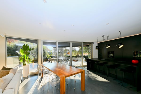 Architettura d'Autore e Comfort Totale: Prestigiosa Villa con Piscina 12