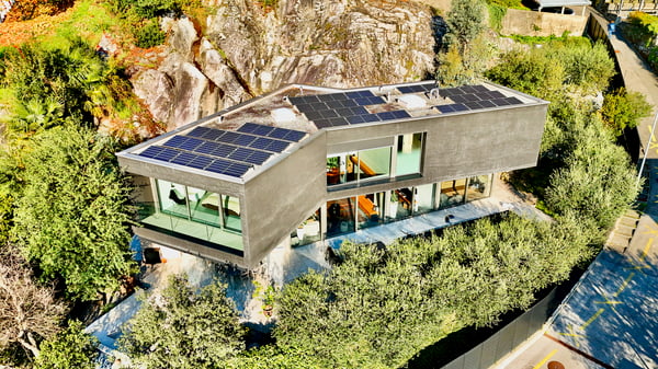 Architettura d'Autore e Comfort Totale: Prestigiosa Villa con Piscina 2