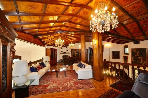 Villa in Stile Ticinese Immersa nel Verde con Privacy e Vista Lago 12