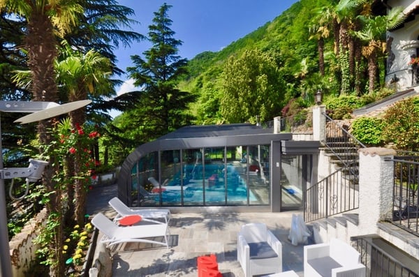 Villa in Stile Ticinese Immersa nel Verde con Privacy e Vista Lago 1