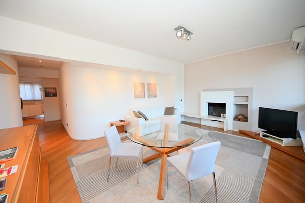 Elegante Appartamento con Vista Lago Mozzafiato a Lugano 5