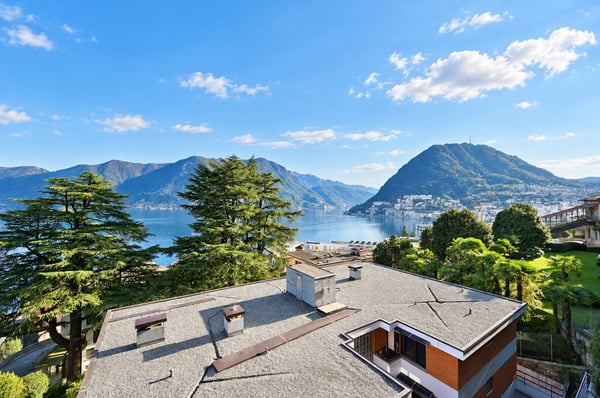 Elegante Appartamento con Vista Lago Mozzafiato a Lugano 2