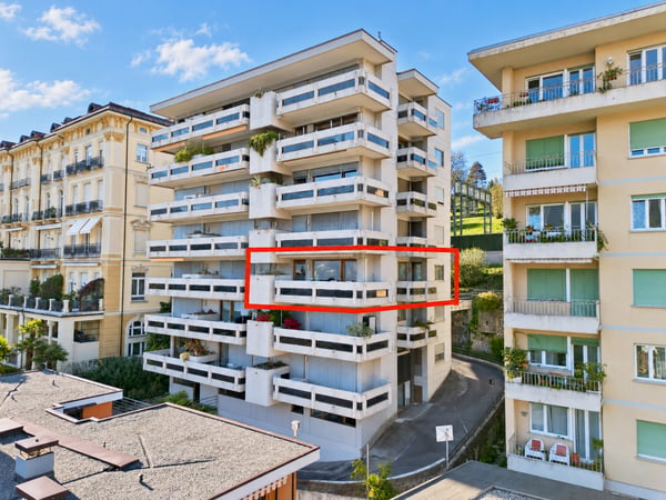 Elegante Appartamento con Vista Lago Mozzafiato a Lugano 4