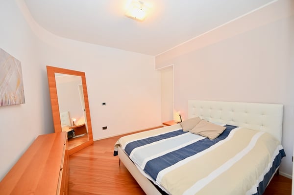 Elegante Appartamento con Vista Lago Mozzafiato a Lugano 10