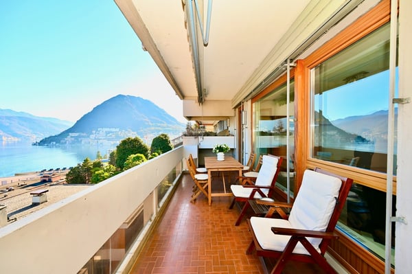 Elegante Appartamento con Vista Lago Mozzafiato a Lugano 1