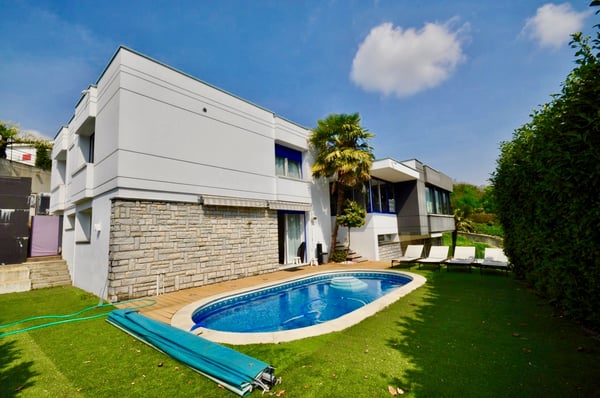 Prestigiosa Villa con Piscina e Panoramica Vista Lago e Montagne 1