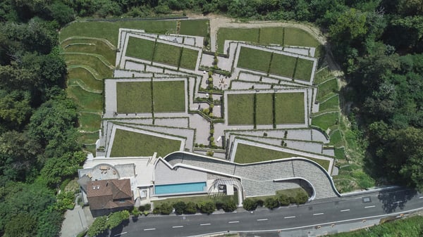 Moderno Appartamento con Terrazza, Giardino e Vista Montagna 5