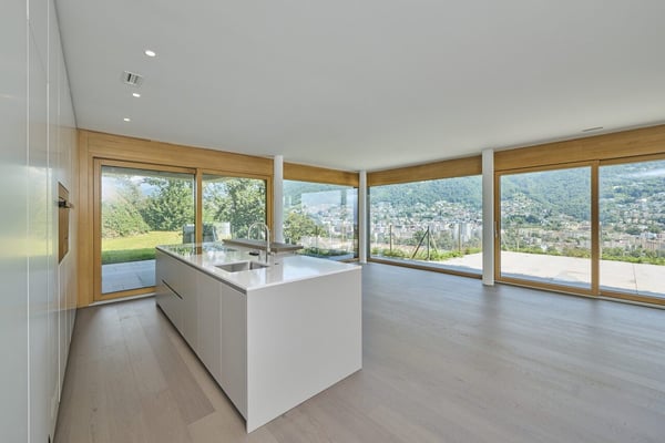 Moderno Appartamento con Ampia Terrazza e Giardino 2