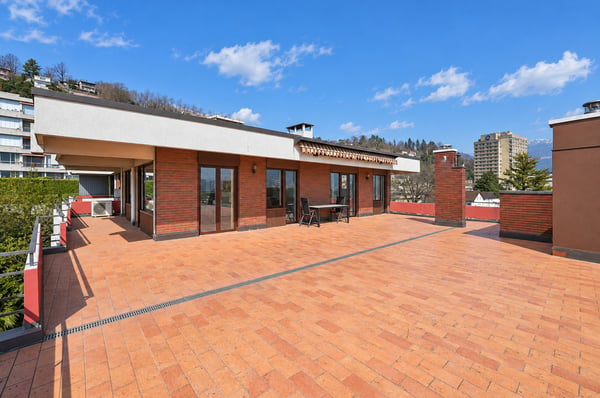 Attico Esclusivo con Terrazza Panoramica a 180 su Lago e Montagne 3