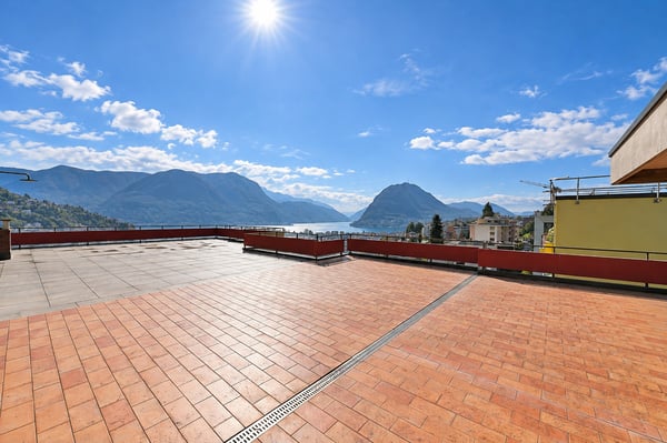 Attico Esclusivo con Terrazza Panoramica a 180 su Lago e Montagne 1