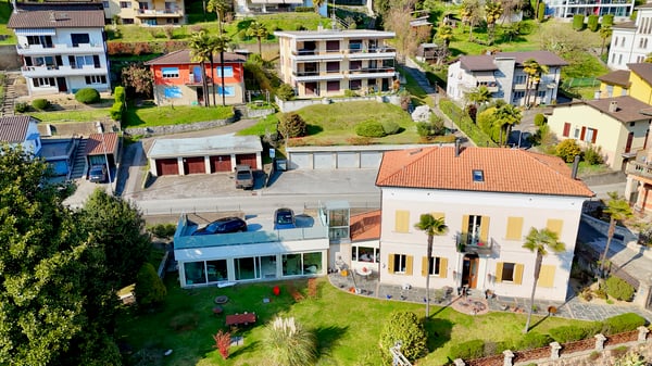 Prestigiosa Villa Borghese dell'Ottocento con Vista Lago a Ponte Tresa 4