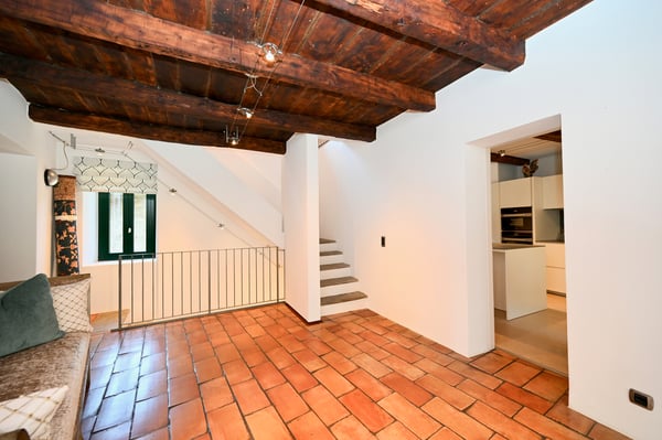 Elegante Villa di Charme con Giardino e Vista Lago 13