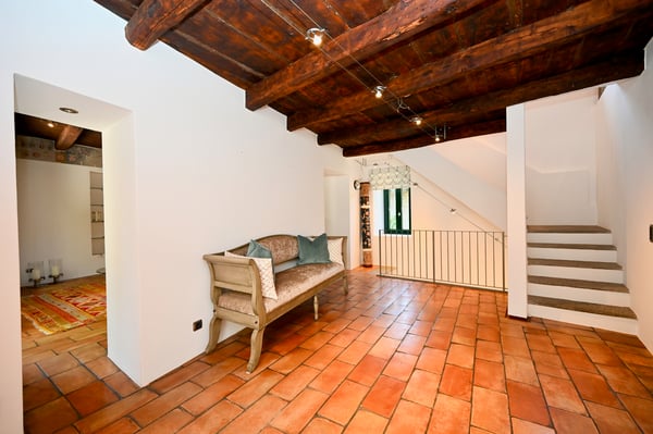 Elegante Villa di Charme con Giardino e Vista Lago 12