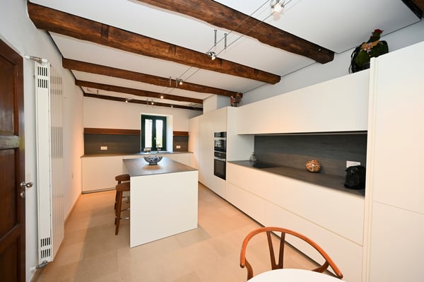 Elegante Villa di Charme con Giardino e Vista Lago 10