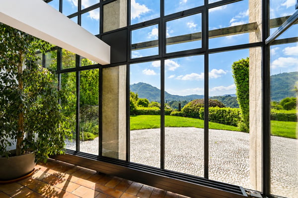 Elegante Villa di Charme con Giardino e Vista Lago 6
