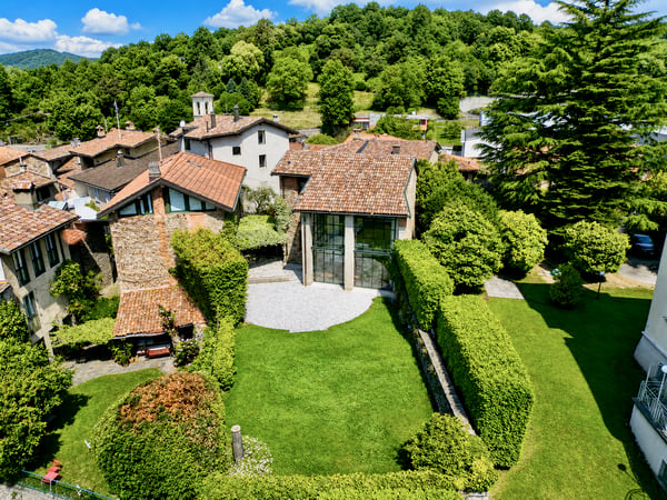 Elegante Villa di Charme con Giardino e Vista Lago 3