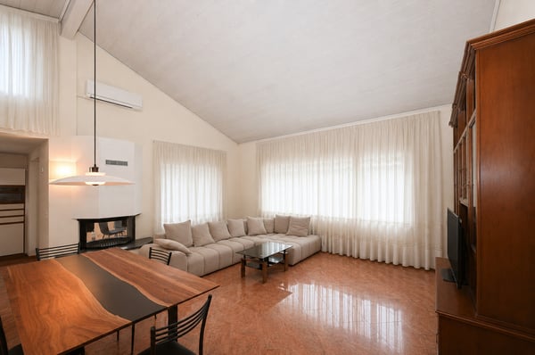 Proprietà con 3 Appartamenti e Potenziale Edificatorio 6
