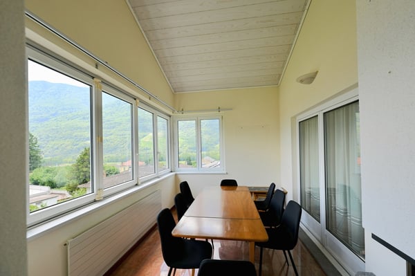 Proprietà con 3 Appartamenti e Potenziale Edificatorio 8