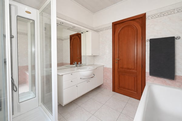 Proprietà con 3 Appartamenti e Potenziale Edificatorio 10