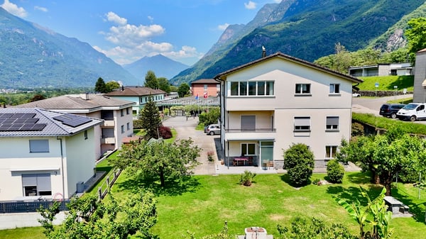 Proprietà con 3 Appartamenti e Potenziale Edificatorio 1