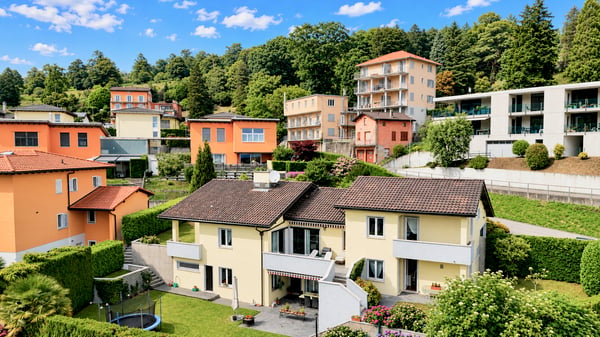 Raffinata Villa di Charme con Giardino e Possibilità Piscina 1