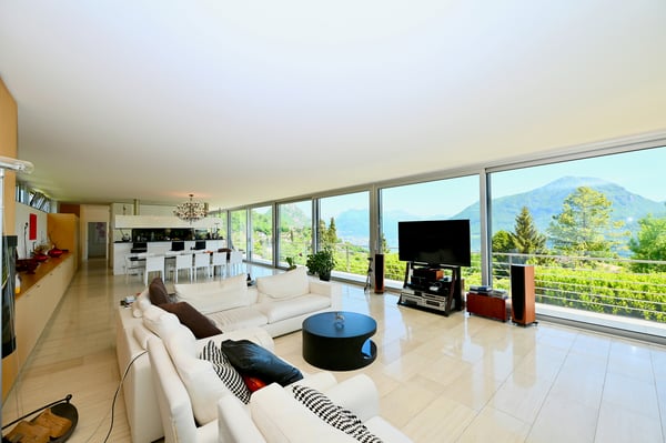 Elegante Villa Moderna Immersa nel Verde con Vista Panoramica sul Lago di Lugano 6