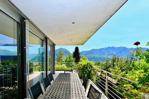 Elegante Villa Moderna Immersa nel Verde con Vista Panoramica sul Lago di Lugano 12