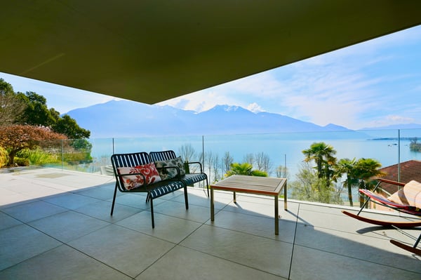 Esclusivo Duplex sul Lago Maggiore: Lusso, Eleganza e Charme 4