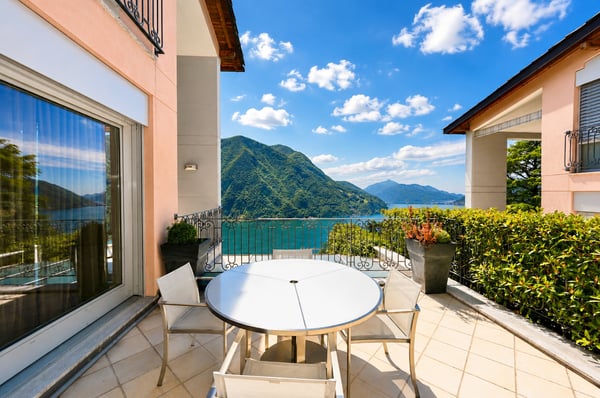 Raffinato Duplex di Lusso con Vista Lago Mozzafiato a Ruvigliana 5