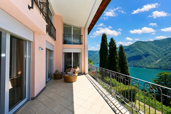 Raffinato Duplex di Lusso con Vista Lago Mozzafiato a Ruvigliana 2