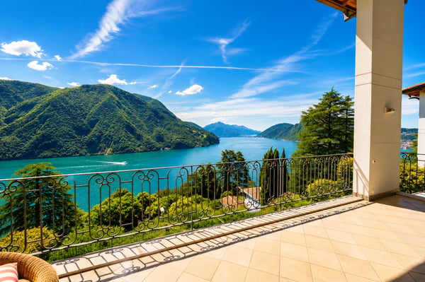 Raffinato Duplex di Lusso con Vista Lago Mozzafiato a Ruvigliana 1