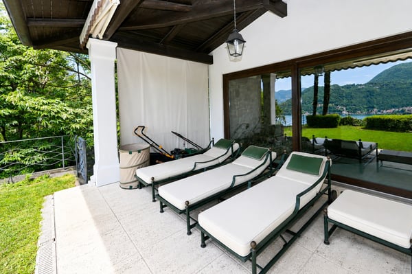 Villa di Lusso con Piscina e Vista Mozzafiato sul Lago di Lugo 8