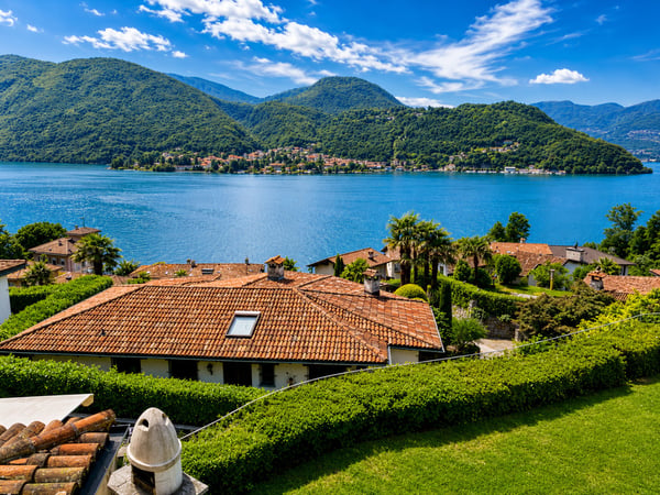 Villa di Lusso con Piscina e Vista Mozzafiato sul Lago di Lugo 2