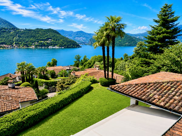 Villa di Lusso con Piscina e Vista Mozzafiato sul Lago di Lugo 1