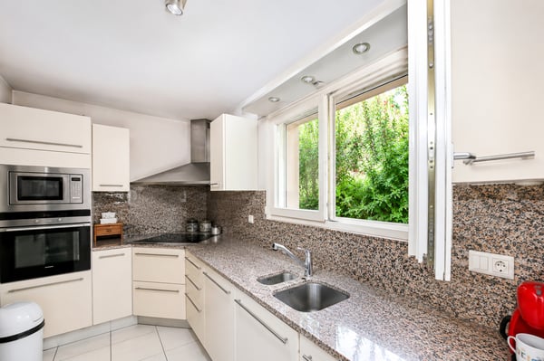 Accogliente Casa con Giardino in Tranquilla Zona Vicino a Lugano 6