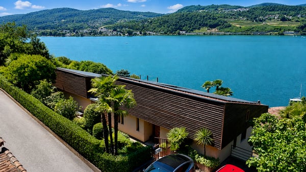 Prestigiosa Villa con Panoramica Vista Lago e Darsena Privata 3