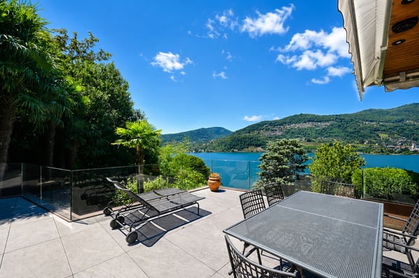 Prestigiosa Villa con Panoramica Vista Lago e Darsena Privata 5