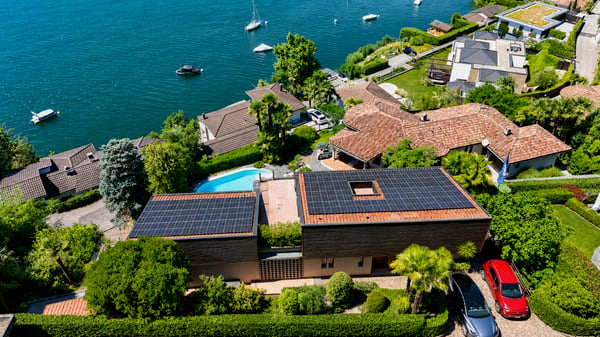 Prestigiosa Villa con Panoramica Vista Lago e Darsena Privata 4